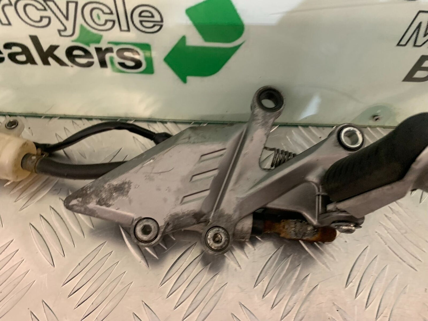 KAWASAKI NINJA 250 SL FRONT RIGHT HANGER  YEAR 2015-2017 (STOCK 983)