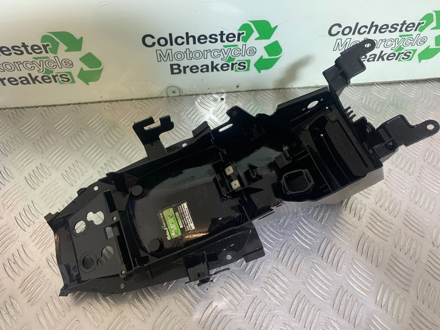 YAMAHA XJ6 XJ6-S UNDERTRAY   YEAR 2009-2015  (CMB1070)