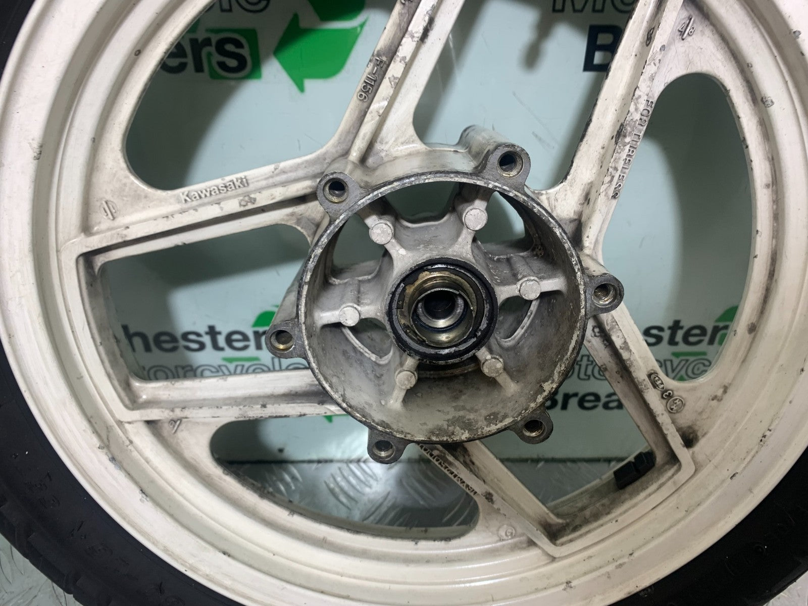 KAWASAKI GPZ600 GPZ 600 FRONT WHEEL  YEAR 1988-90 (CMB1258)