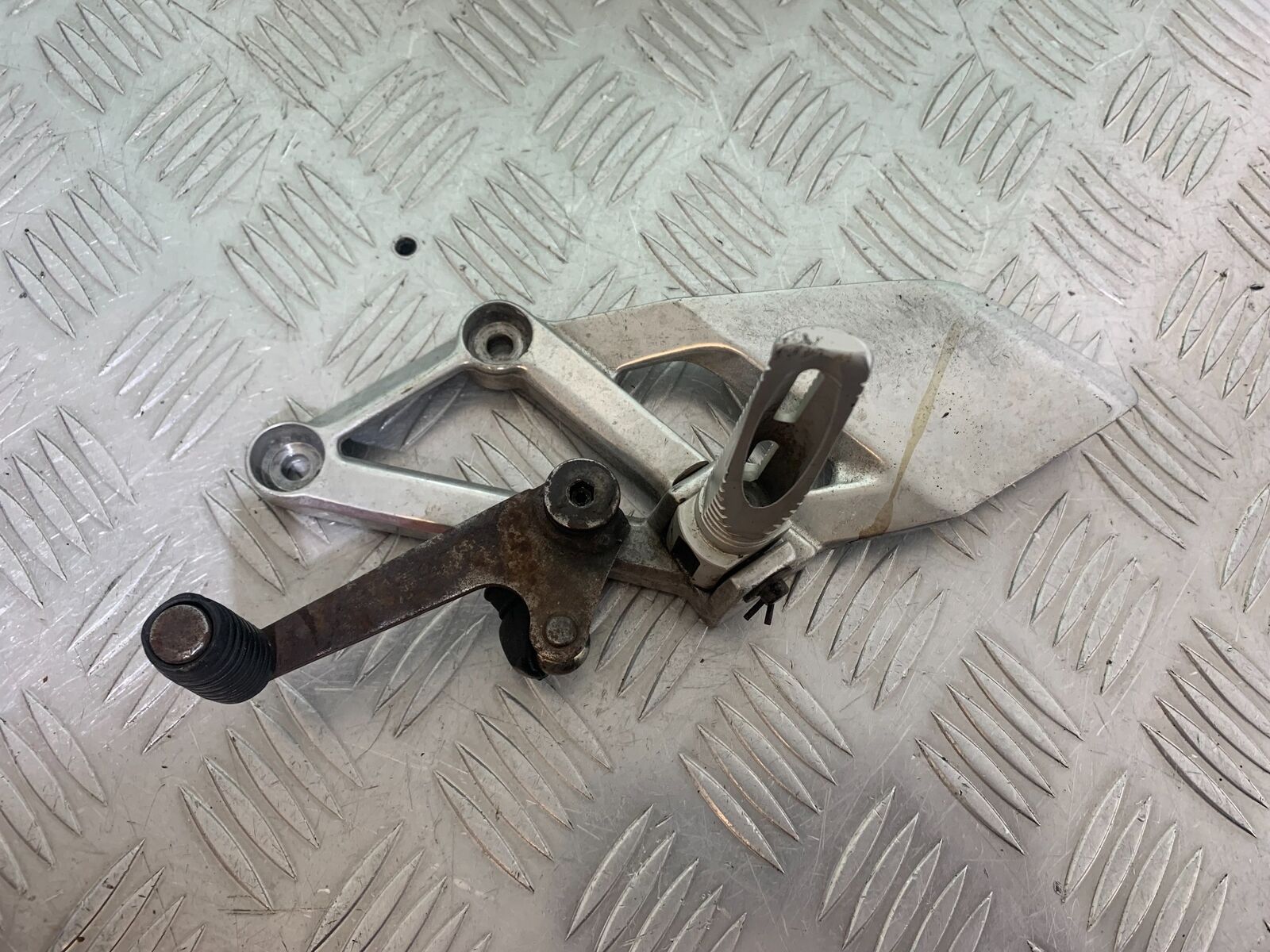 HONDA CBR600 CBR 600 F2 FRONT LEFT HANGER  YEAR 1991-1994(CMB1133)