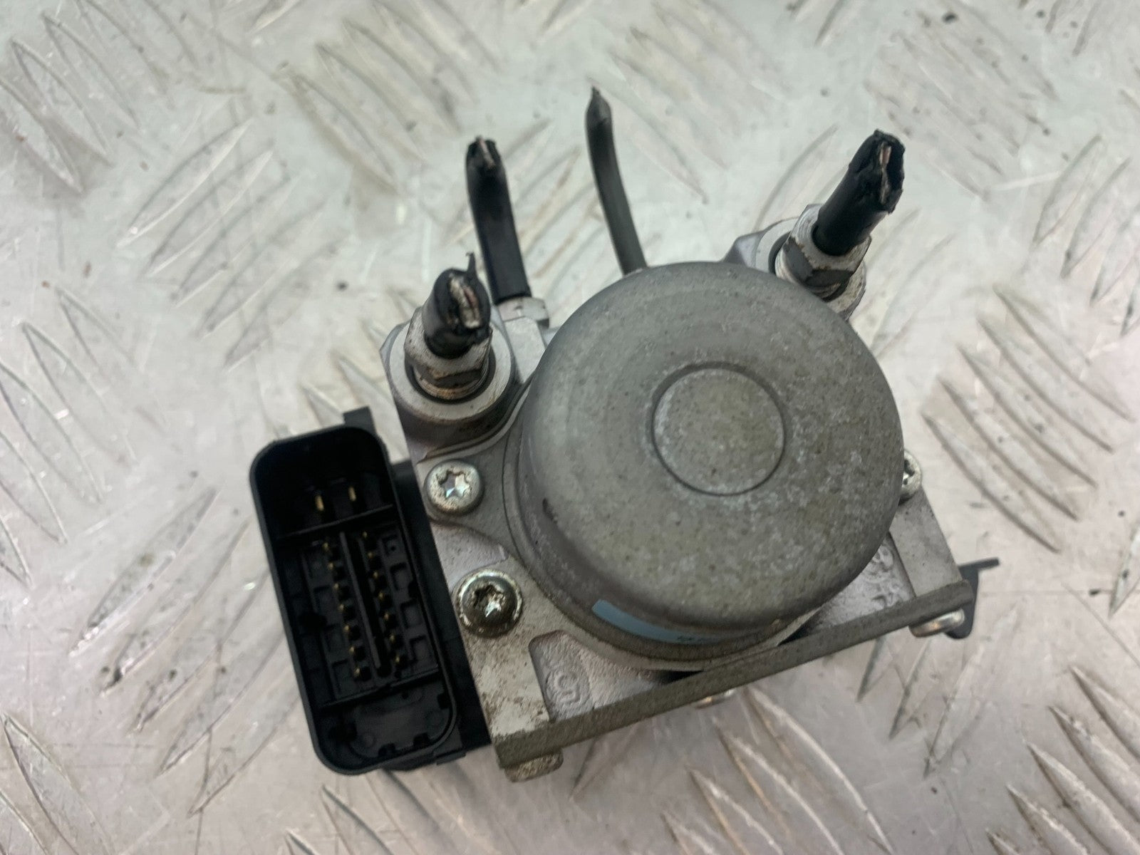 TRIUMPH 675 STREET TRIPLE ABS PUMP   2013-2016 (CMB1186)