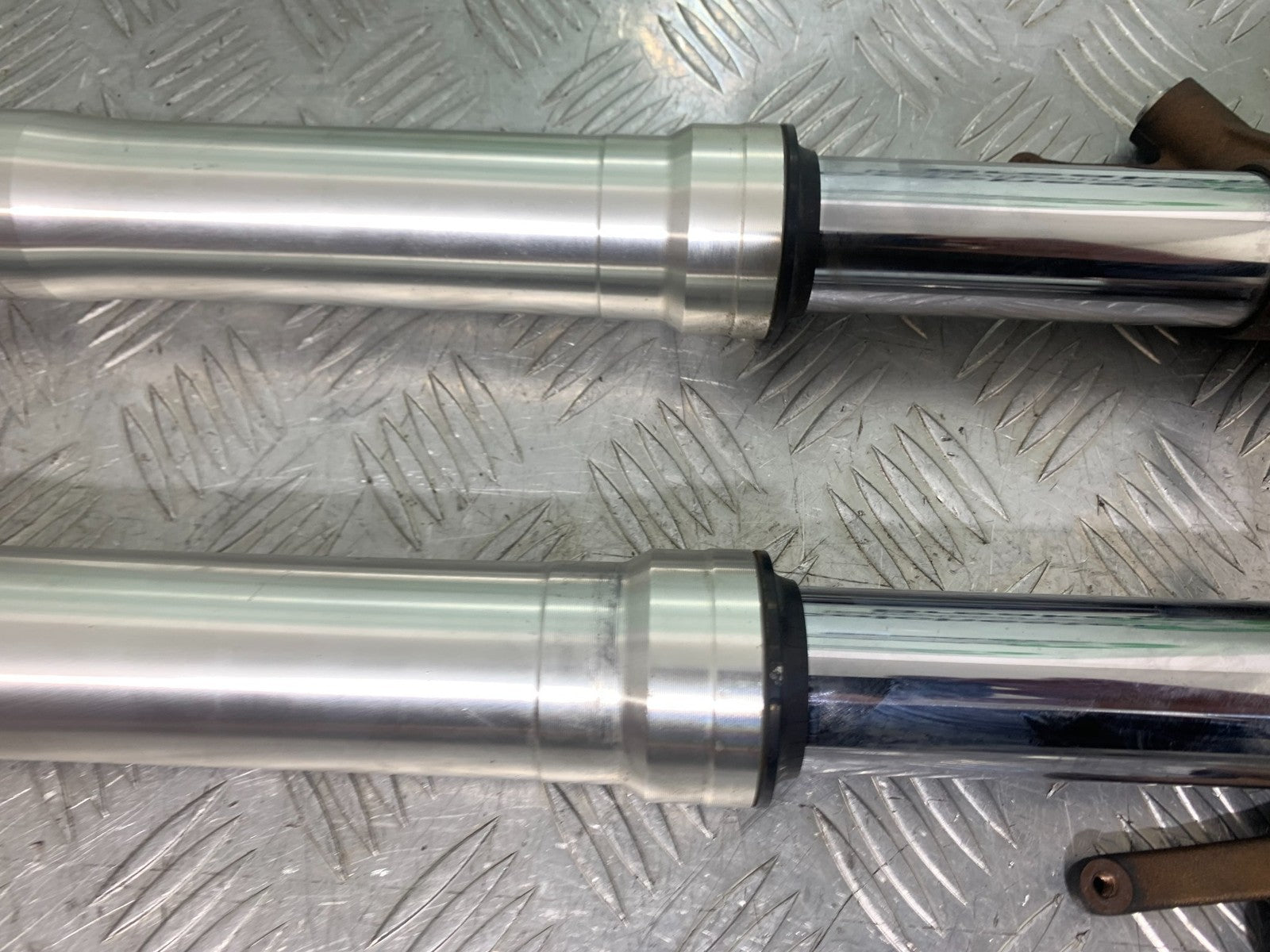 HONDA CBR1000 rr FIREBLADE FORKS   YEAR 2006 (CMB1220)