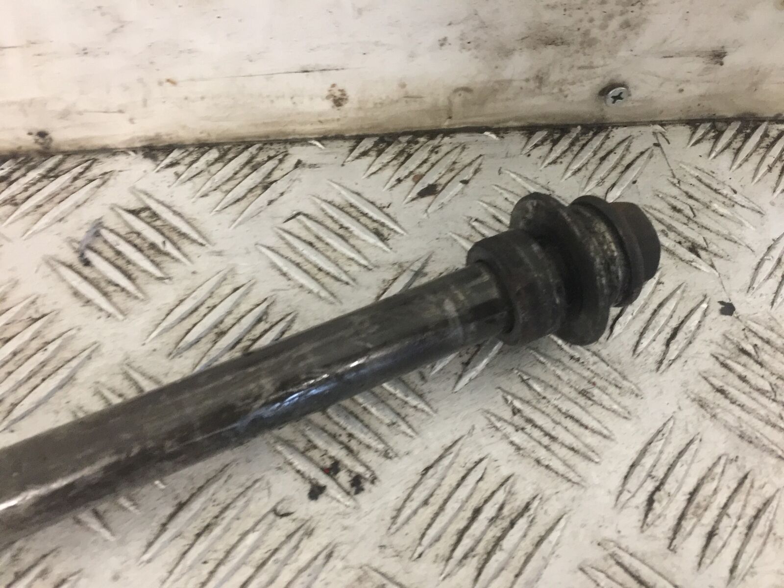 HONDA CBR600 CBR 600 REAR WHEEL SPINDLE  YEAR 1996 (STOCK 798)