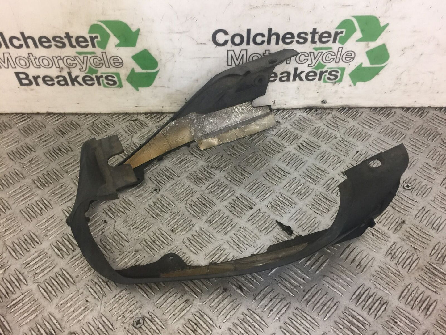 YAMAHA FZ6 SILENCER INFILL PANEL YEAR 2005 (STOCK 473)