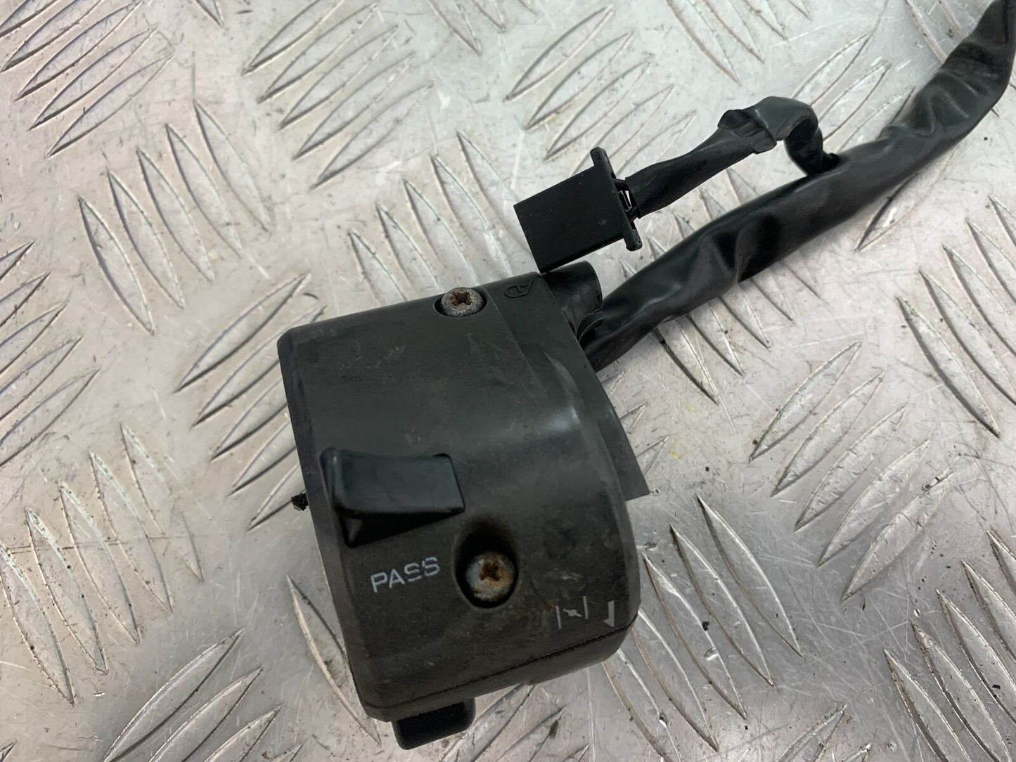 KAWASAKI Z750 Z 750 LEFT SWITCH GEAR  YEAR 2004-2006  (CMB1104)