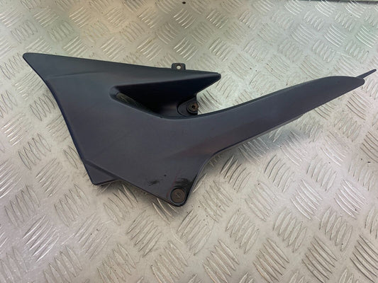 KAWASAKI Z750 ZR750 ZR-7S LEFT SIDE INFILL PANEL   YEAR 1999-05 (CMB1135)
