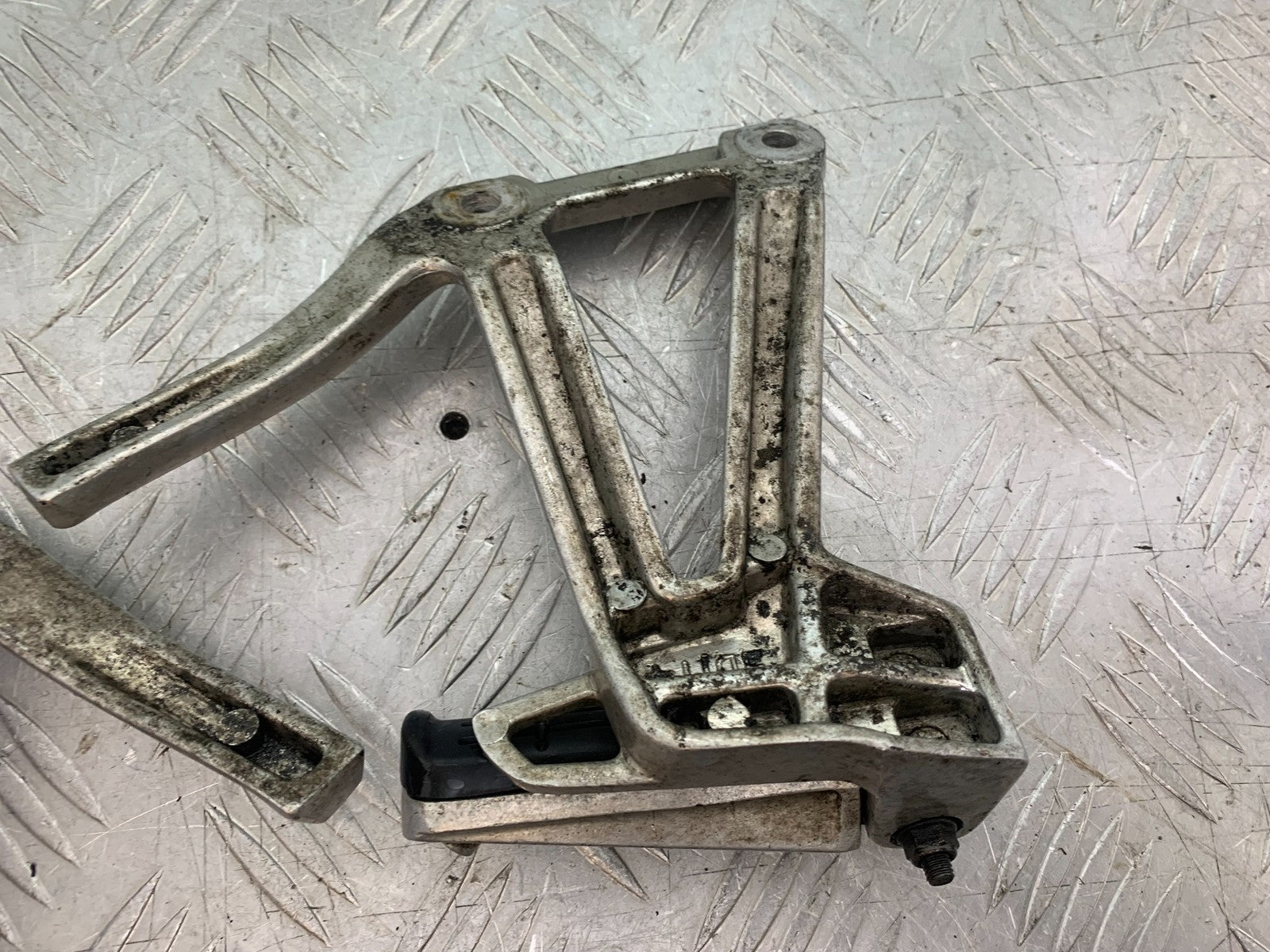 YAMAHA FZS600 FAZER 600 REAR HANGERS  YEAR 1998-2001 (CMB1267)