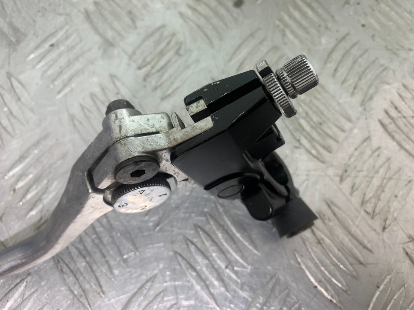 TRIUMPH 675 STREET TRIPLE CLUTCH LEVER AND BRACKET   2013-2016 (CMB1186)