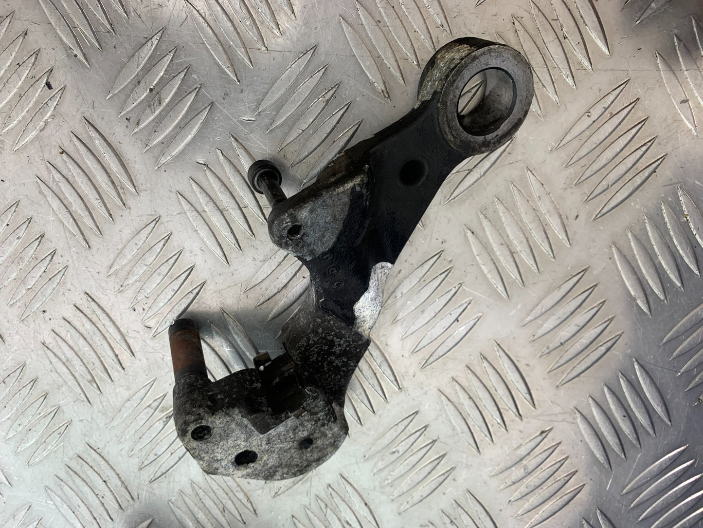HARLEY DAVIDSON FXS BLACKLINE 1585 REAR CALIPER BRACKET  YEAR 2012 (CMB1147)