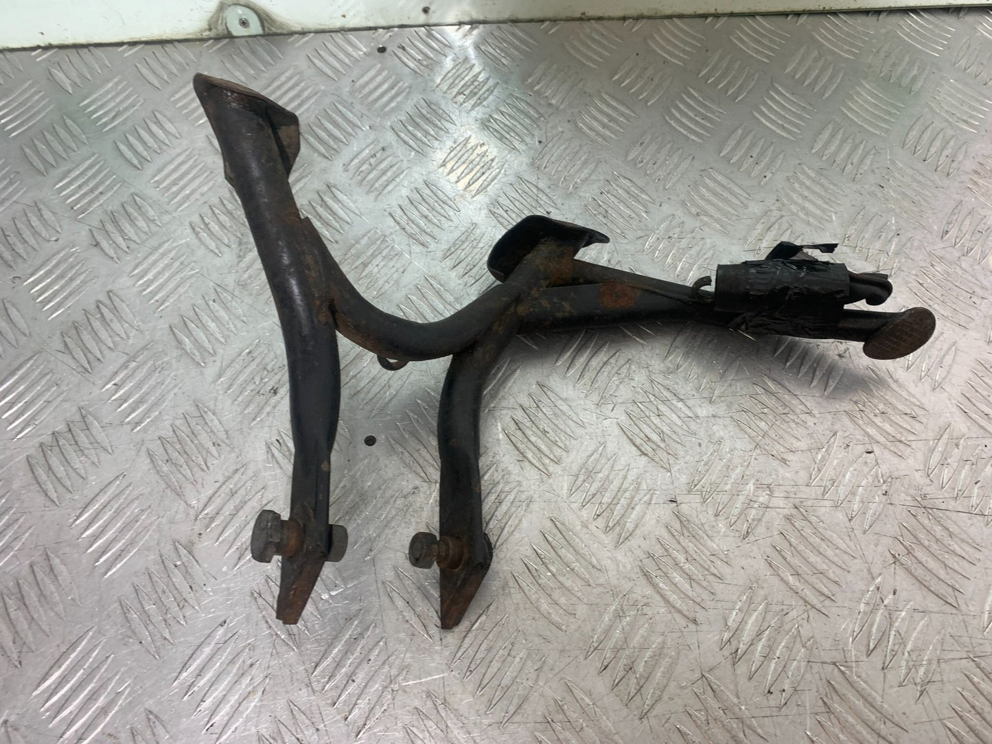 YAMAHA XJ900 XJ 900 DIVERSION CENTER STAND   YEAR 1994-2002 (CMB1292)