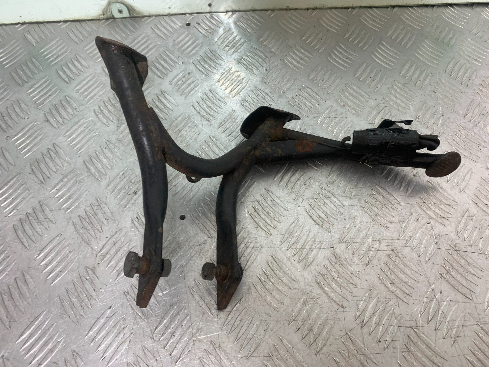 YAMAHA XJ900 XJ 900 DIVERSION CENTER STAND   YEAR 1994-2002 (CMB1292)
