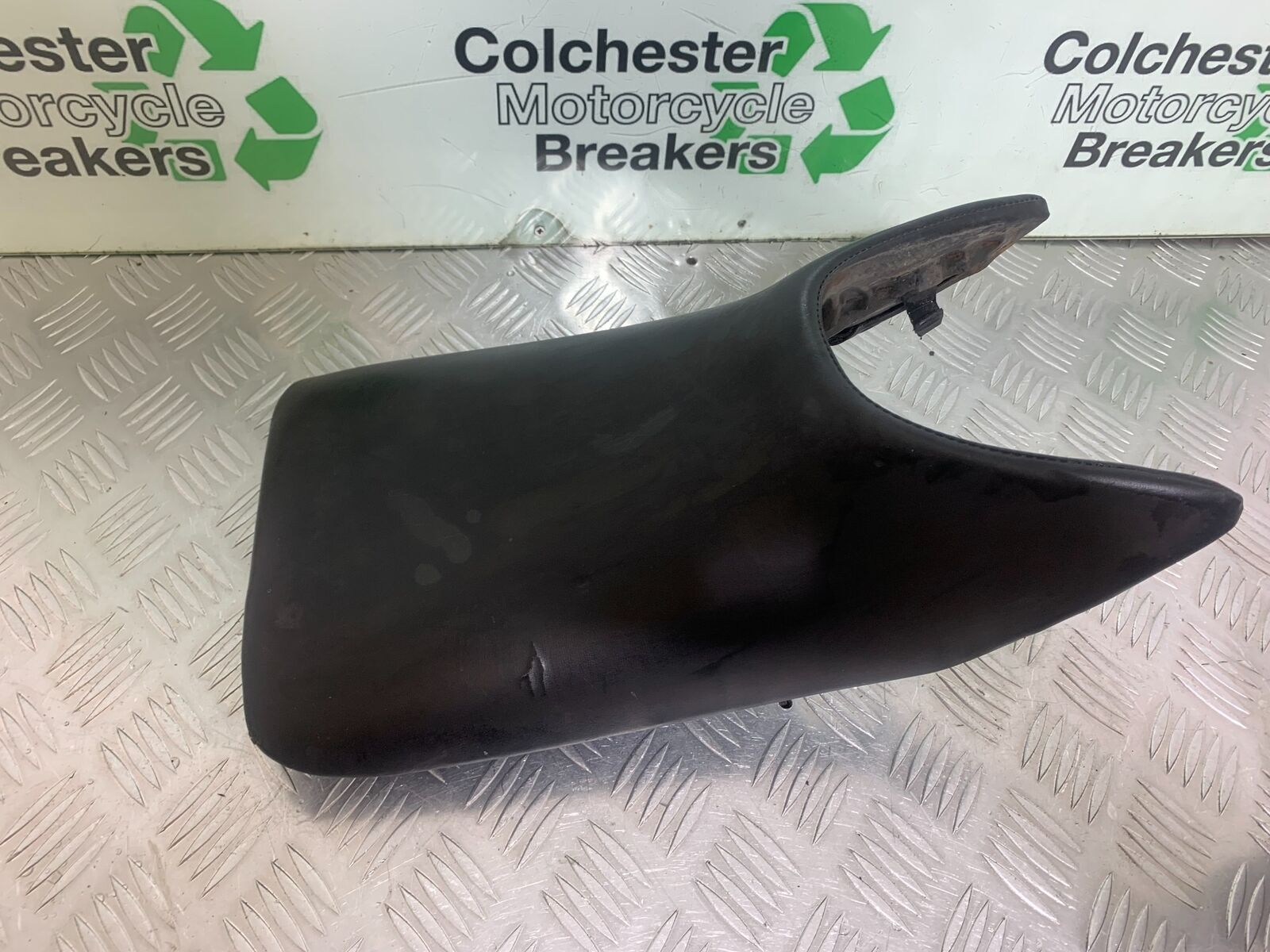 HONDA CBR125 CBR 125 FRONT SEAT  YEAR 2004-06  (CMB1040)