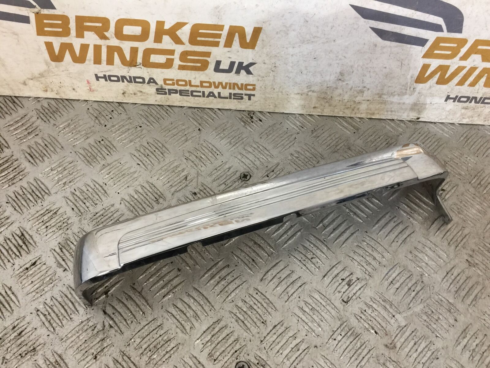 HONDA GL1800 GL 1800 LEFT CHROME ENGINE COVER   YEAR 2004-10 ABS (STOCK 890)