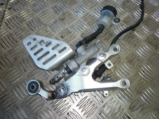 YAMAHA R6 13S FRONT RIGHT HANGER YEAR 2008 09 10