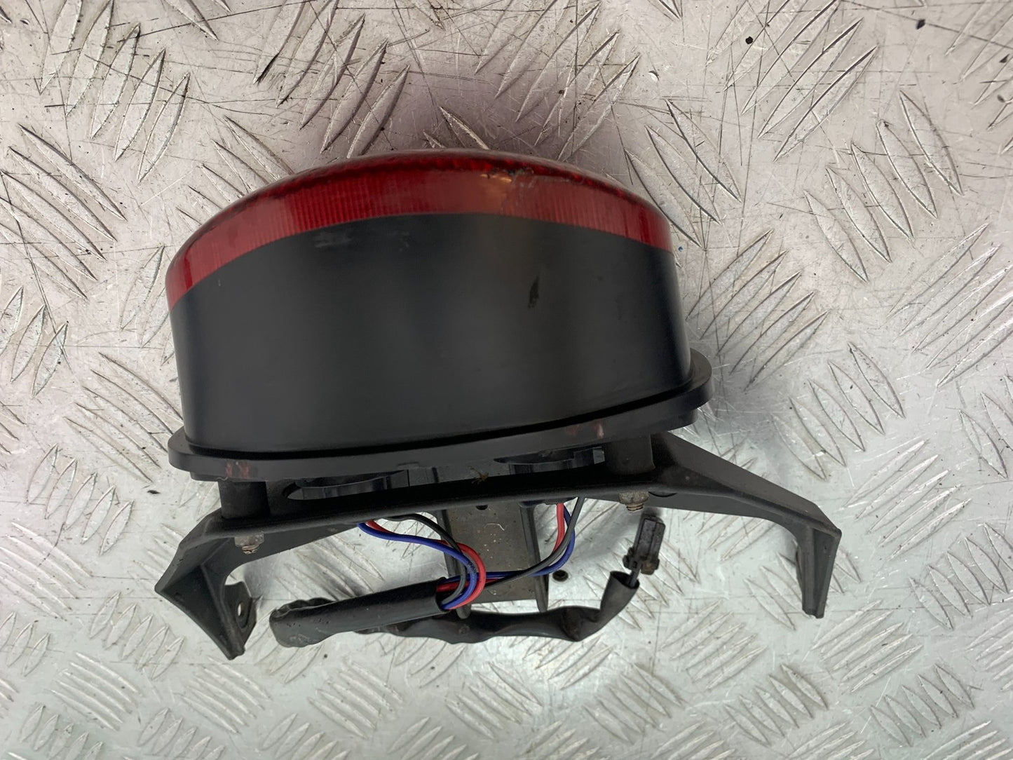 TRIUMPH 955i DAYTONA REAR LIGHT  YEAR 2002-2006 (CMB1229)