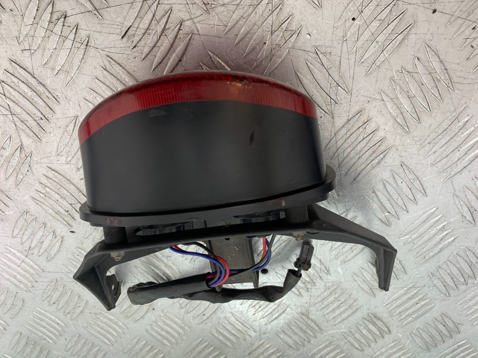 TRIUMPH 955i DAYTONA REAR LIGHT  YEAR 2002-2006 (CMB1229)