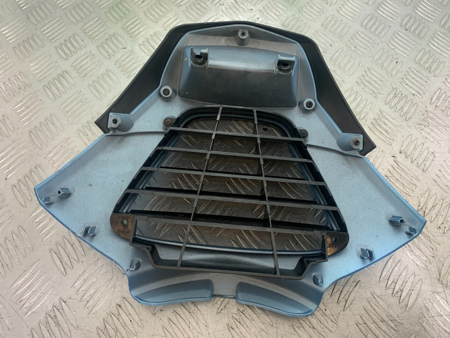 PIAGGIO MP3 250 ie FRONT GRILL PANEL  YEAR 2007 (CMB1307)