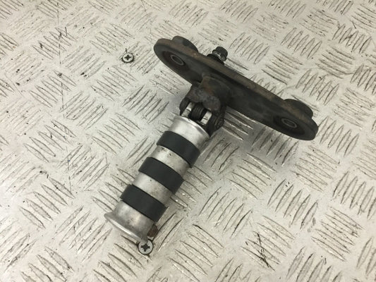 HONDA VT600 VT 600 SHADOW LEFT PEG AND HANGER YEAR 1996 (STOCK 747)