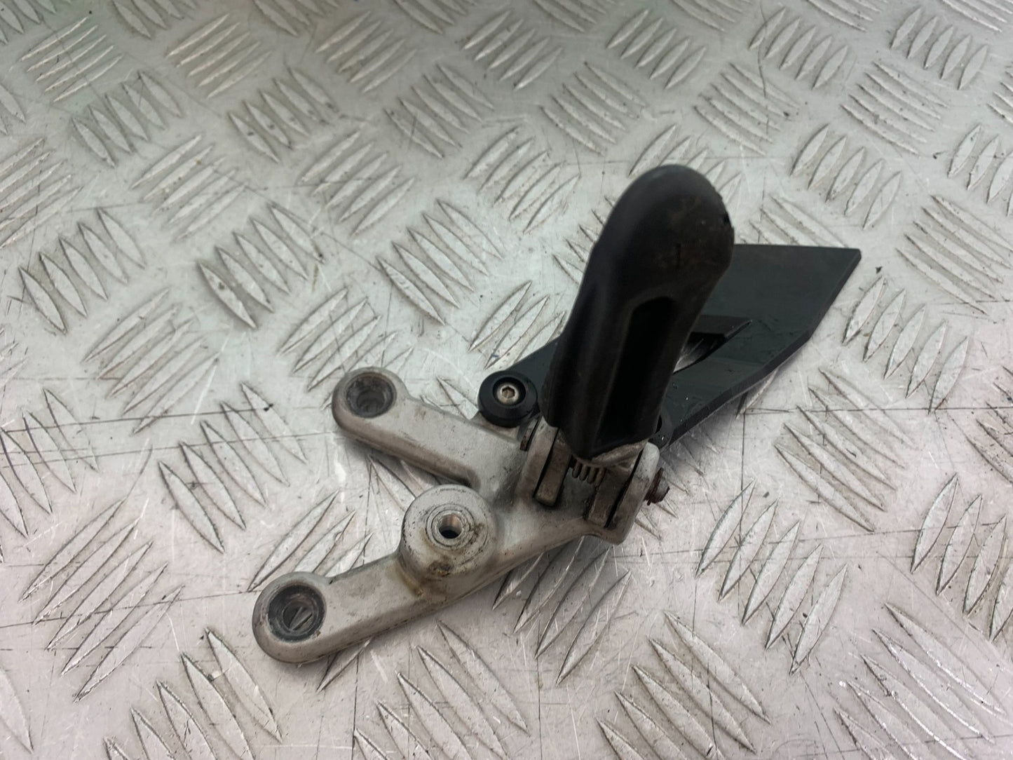 KTM 990 SUPER DUKE FRONT LEFT HANGER AND PEG  YEAR 2007-2011  (CMB1207)