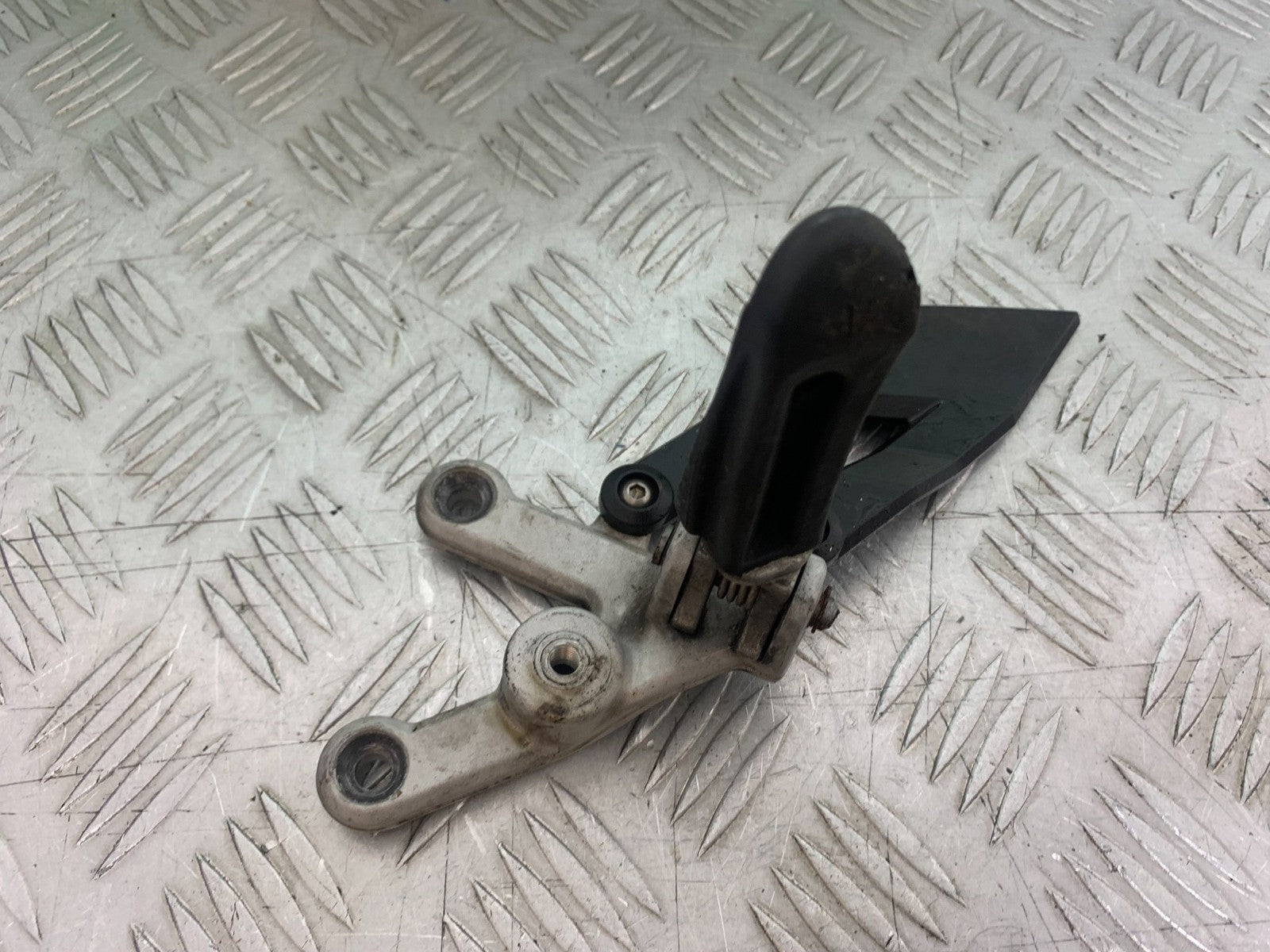 KTM 990 SUPER DUKE FRONT LEFT HANGER AND PEG  YEAR 2007-2011  (CMB1207)