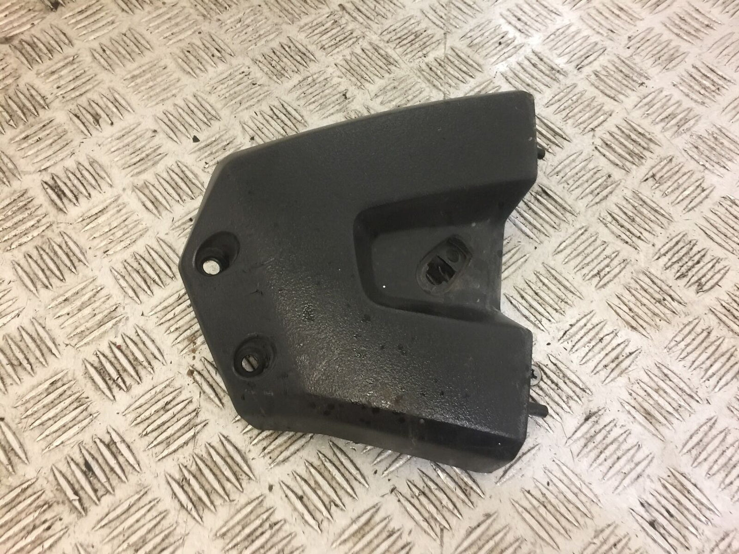YAMAHA XT660 Z TENERE FRONT LEFT INDICATOR INFILL COVER  YEAR 2012  (STOCK 661)