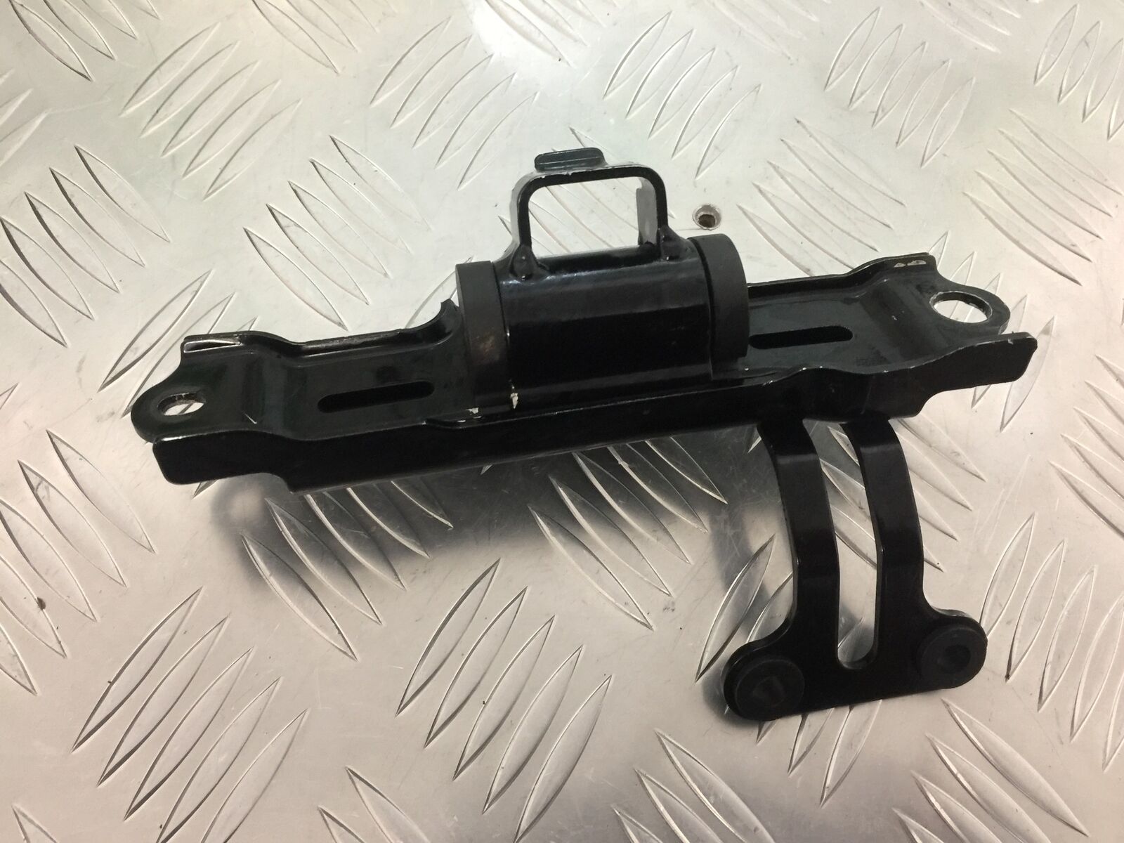 KAWASAKI ZX10R ZX10 TANK BRACKET  YEAR 2004-2005 (STOCK 932)