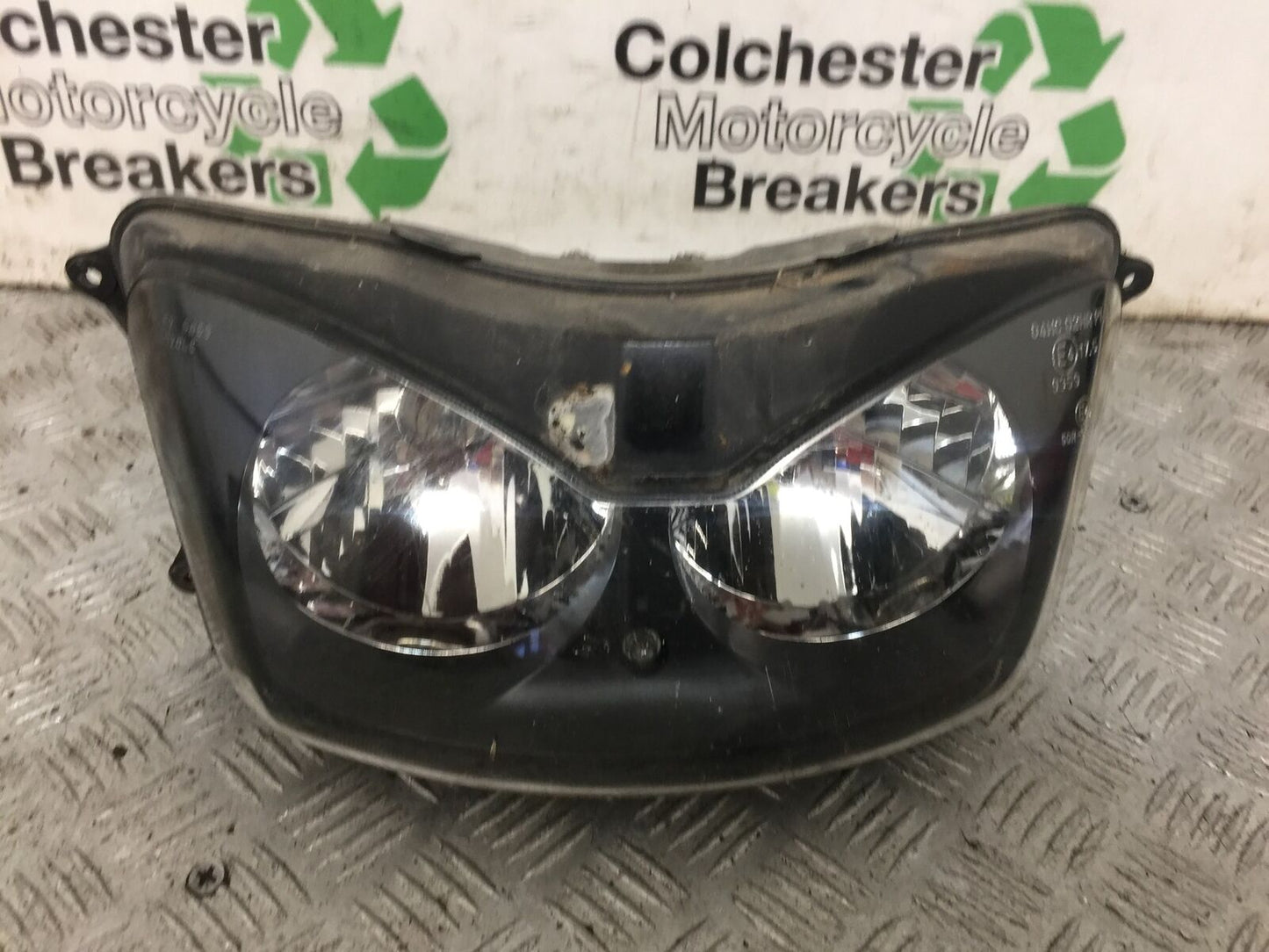 YAMAHA YZF1000 THUNDERACE HEADLIGHT  YEAR 1996 (STOCK 847)