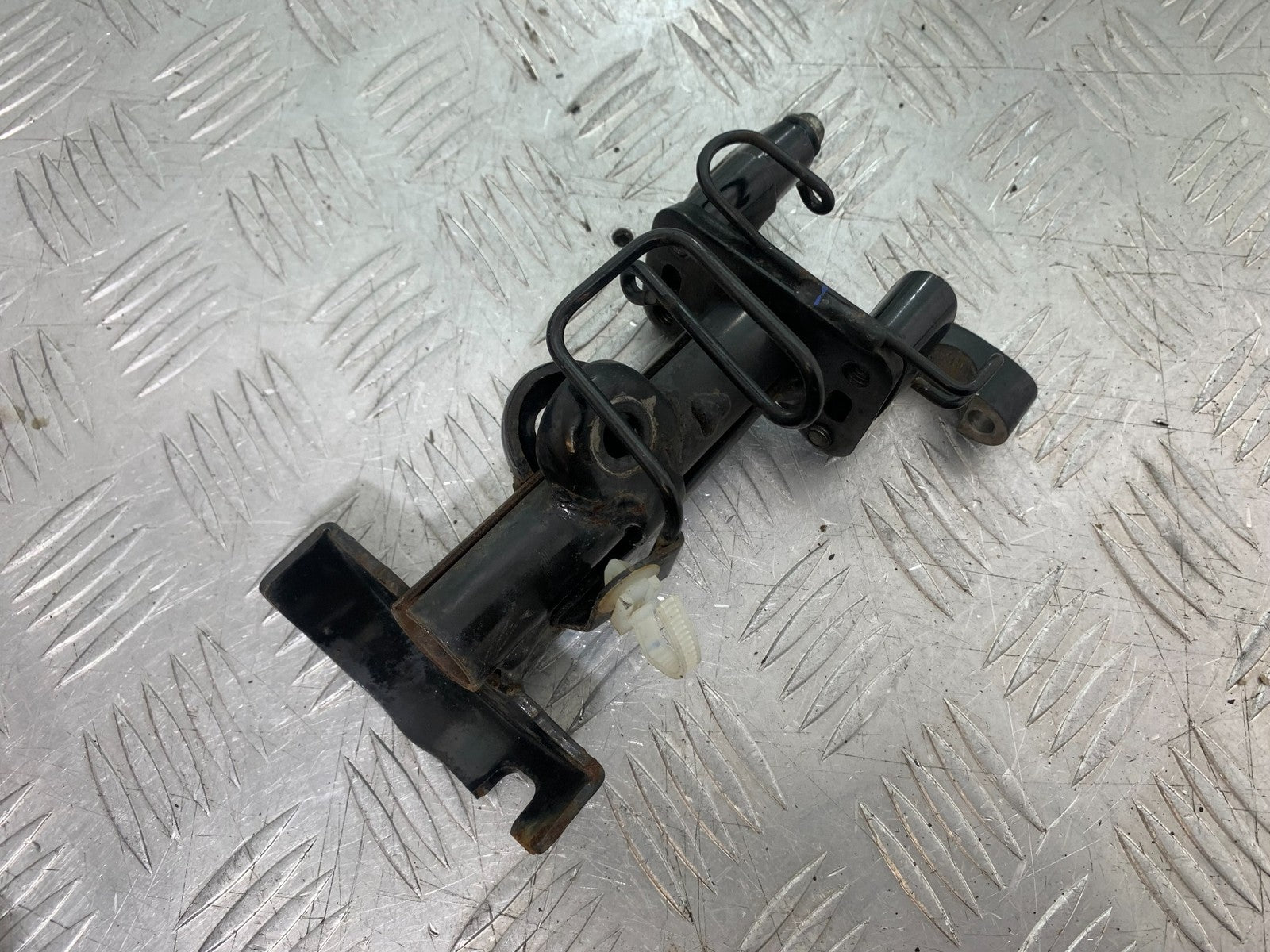 YAMAHA XMAX 125 XMAX-125 HANDLEBAR CLAMP  YEAR 2015-2020  (CMB1266)