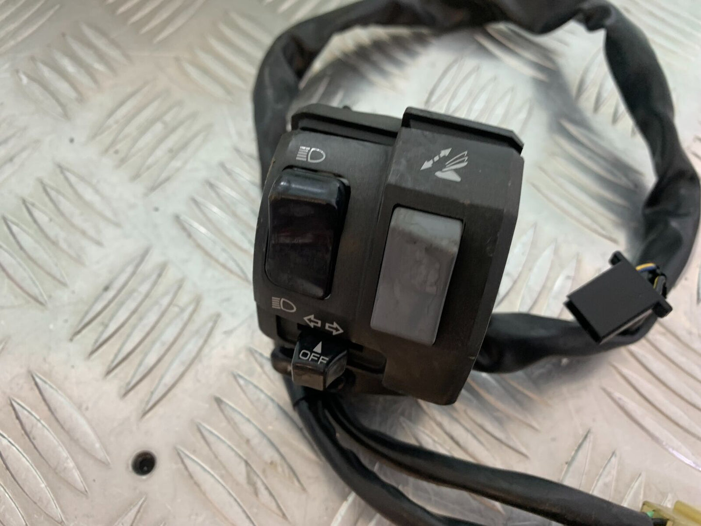 YAMAHA FJR1300 FJR 1300 LEFT SWITCH GEAR  YEAR 2001-05 (CMB1005)