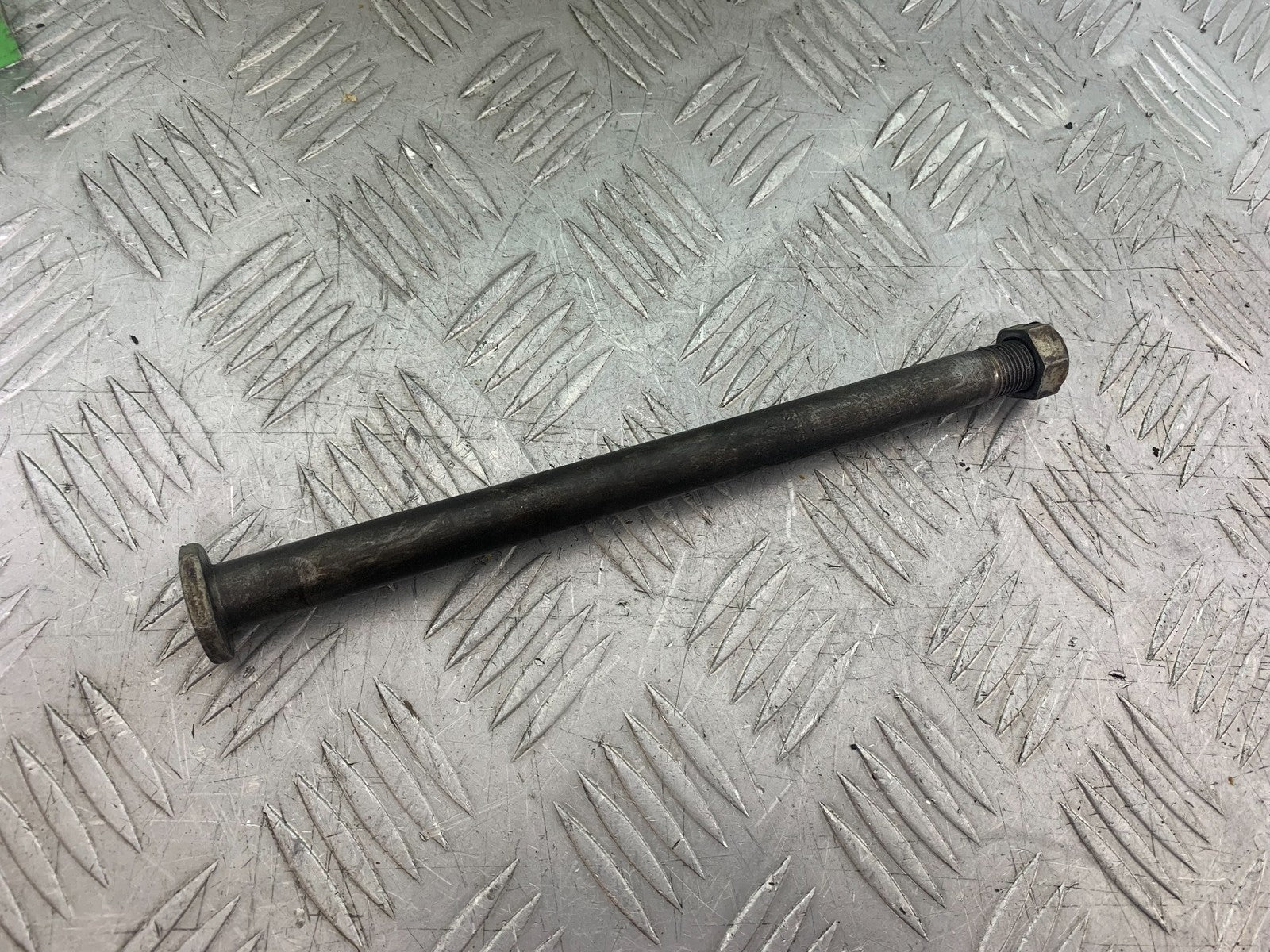 KAWASAKI KXF250 KXF 250 SWINGARM SPINDLE  YEAR 2006-2008 (CMB1309)
