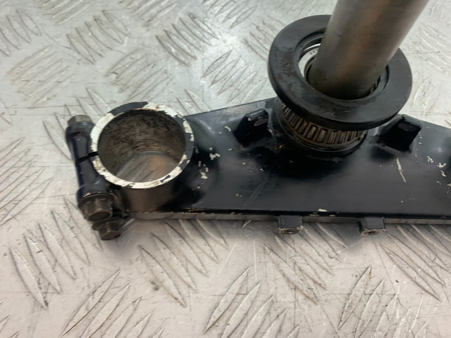KAWASAKI ZZR1100 D BOTTOM YOKE   YEAR 1993-2001 (CMB1289)