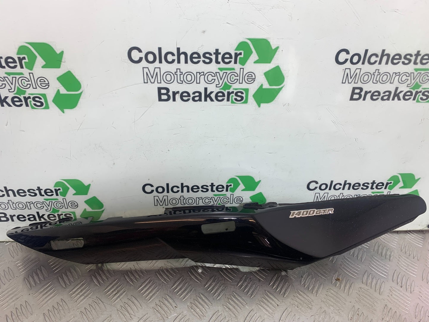 KAWASAKI GTR1400 GTR 1400 RIGHT SEAT PANEL  YEAR 2007-2009 (CMB1174)