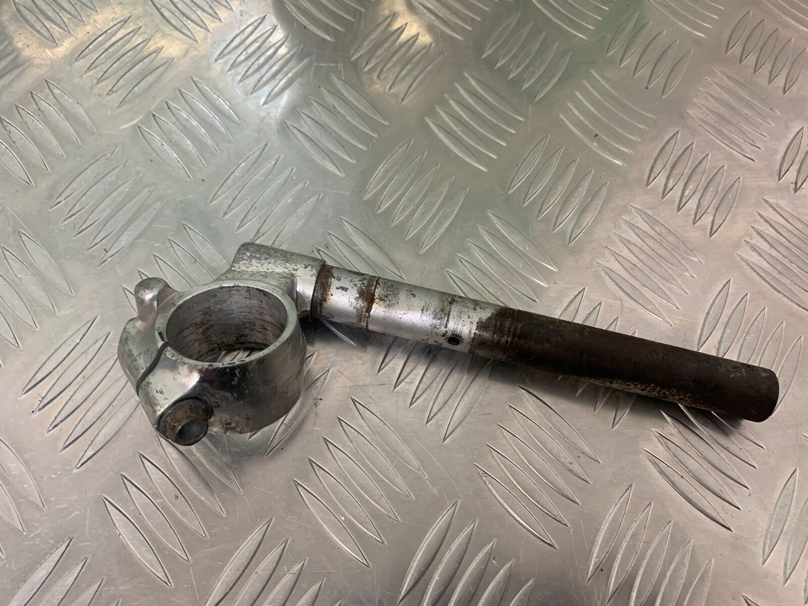 HONDA CBR 400 NC23 TRI-ARM RIGHT HANDLEBAR YEAR 1987-89 (STOCK 969)