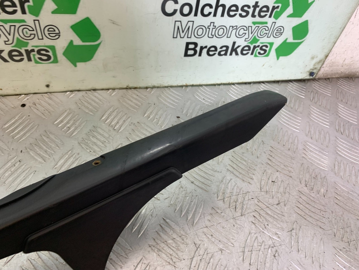 TRIUMPH 955I SPRINT RS CHAIN GUARD YEAR 1999-03 (CMB1313)