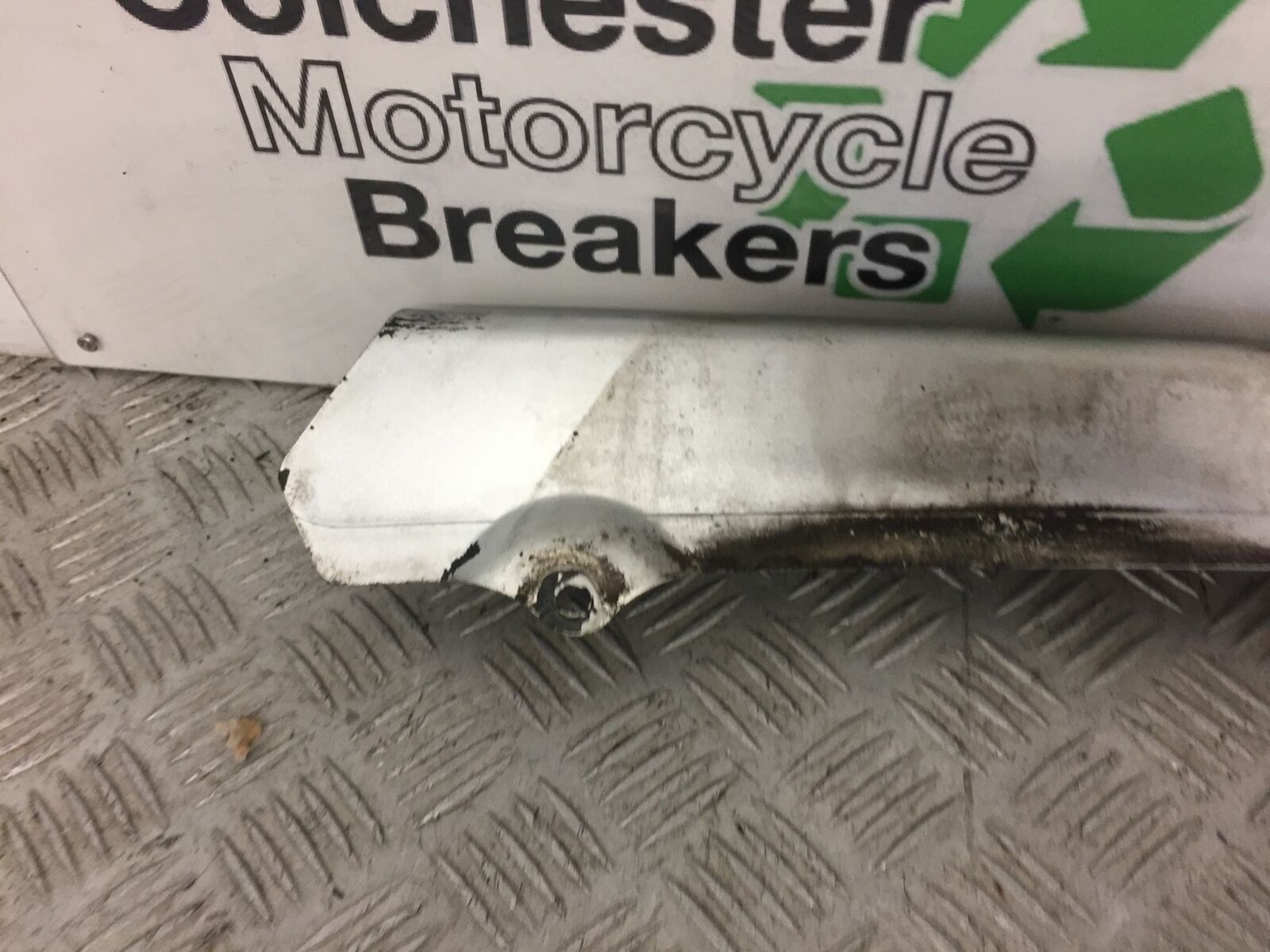 YAMAHA TDM850 TDM 850 CHAIN GUARD YEAR 1996