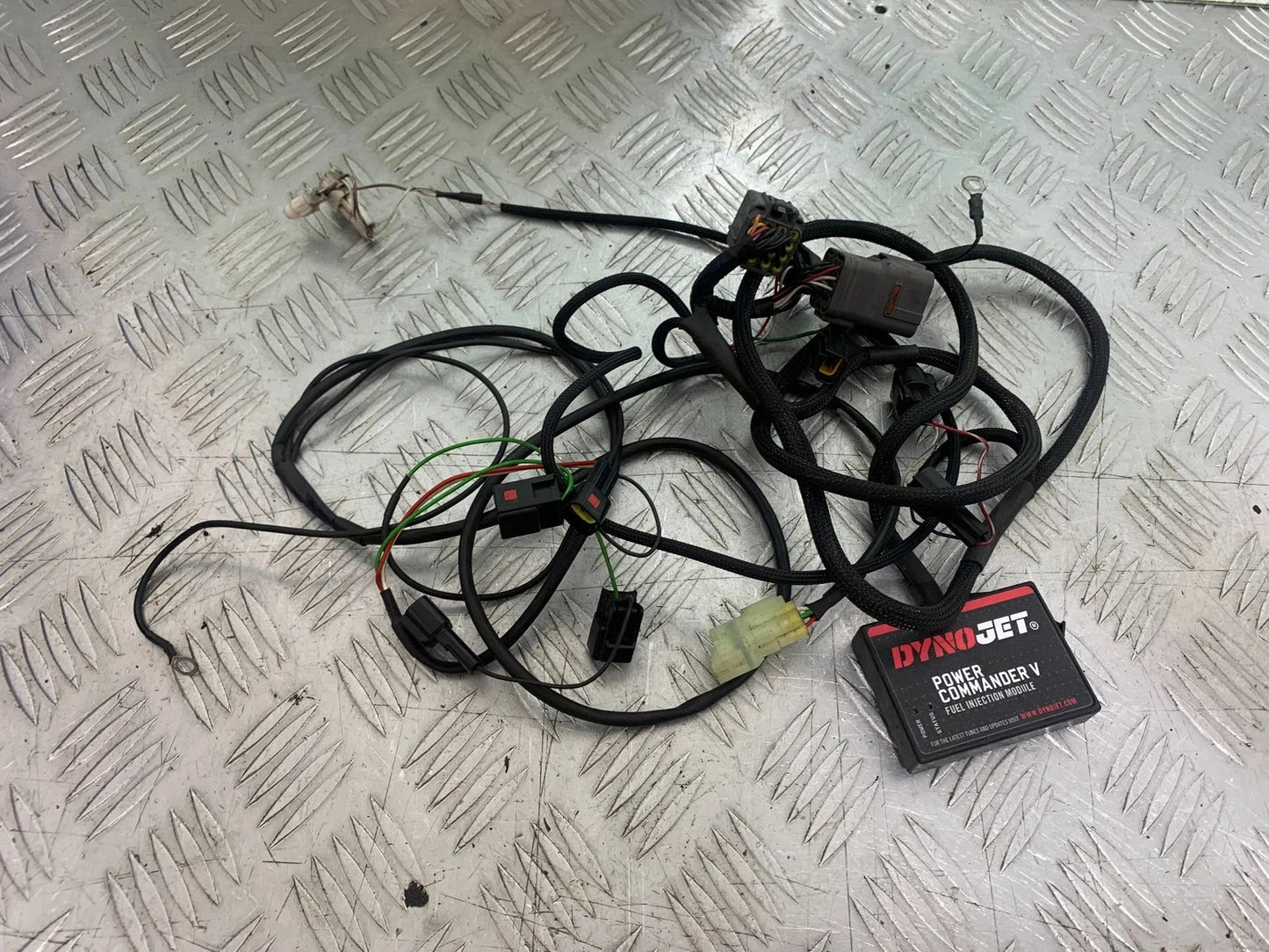KTM 990 SUPER DUKE DYNOJET POWER COMMANDER V 5  YEAR 2007-2011 (CMB1207)
