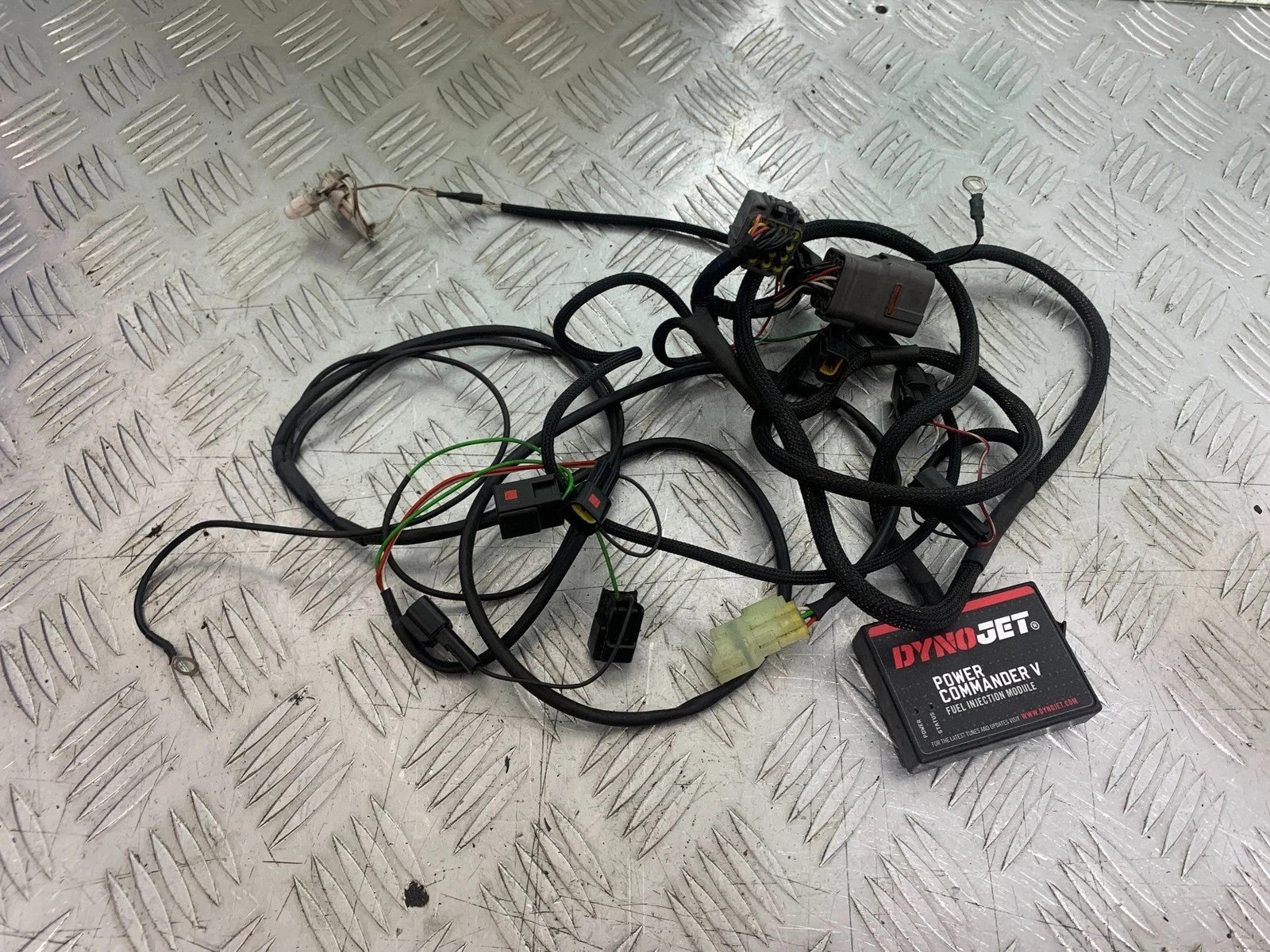 KTM 990 SUPER DUKE DYNOJET POWER COMMANDER V 5  YEAR 2007-2011 (CMB1207)