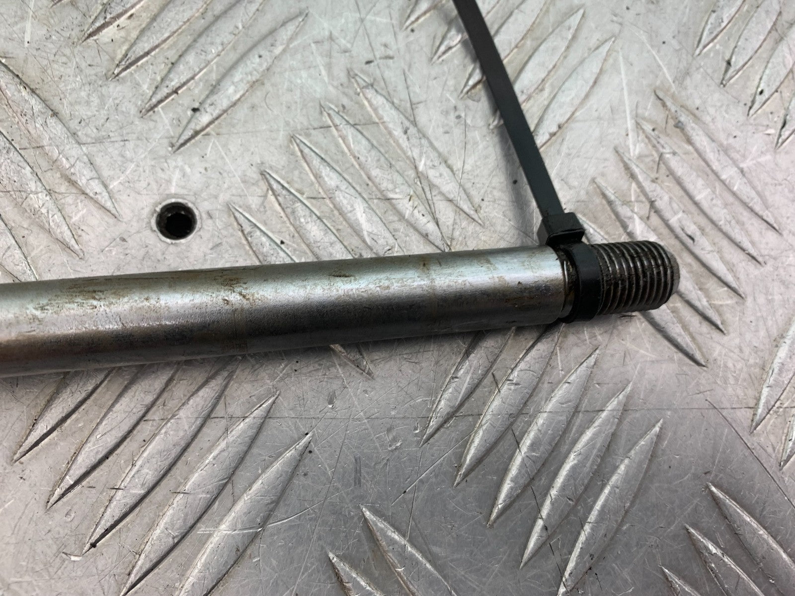 YAMAHA XV1100 XV 1100 VIRAGO FRONT WHEEL SPINDLE  1990-1999 (CMB1190)