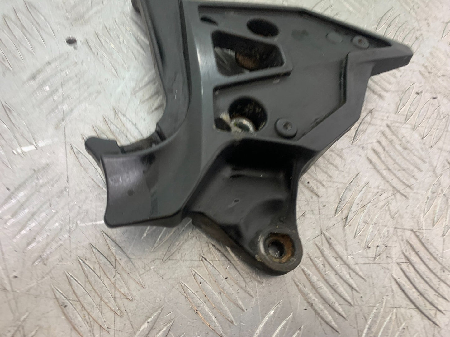 KAWASAKI 650 VERSYS FRONT LEFT HANGER  YEAR 2015-2018 (CMB1288)
