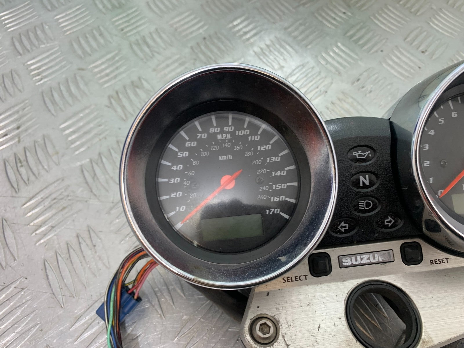 SUZUKI GSF1200 GSF 1200 BANDIT CLOCKS SPEEDO DASH   YEAR 2001-2004 (CMB1188)