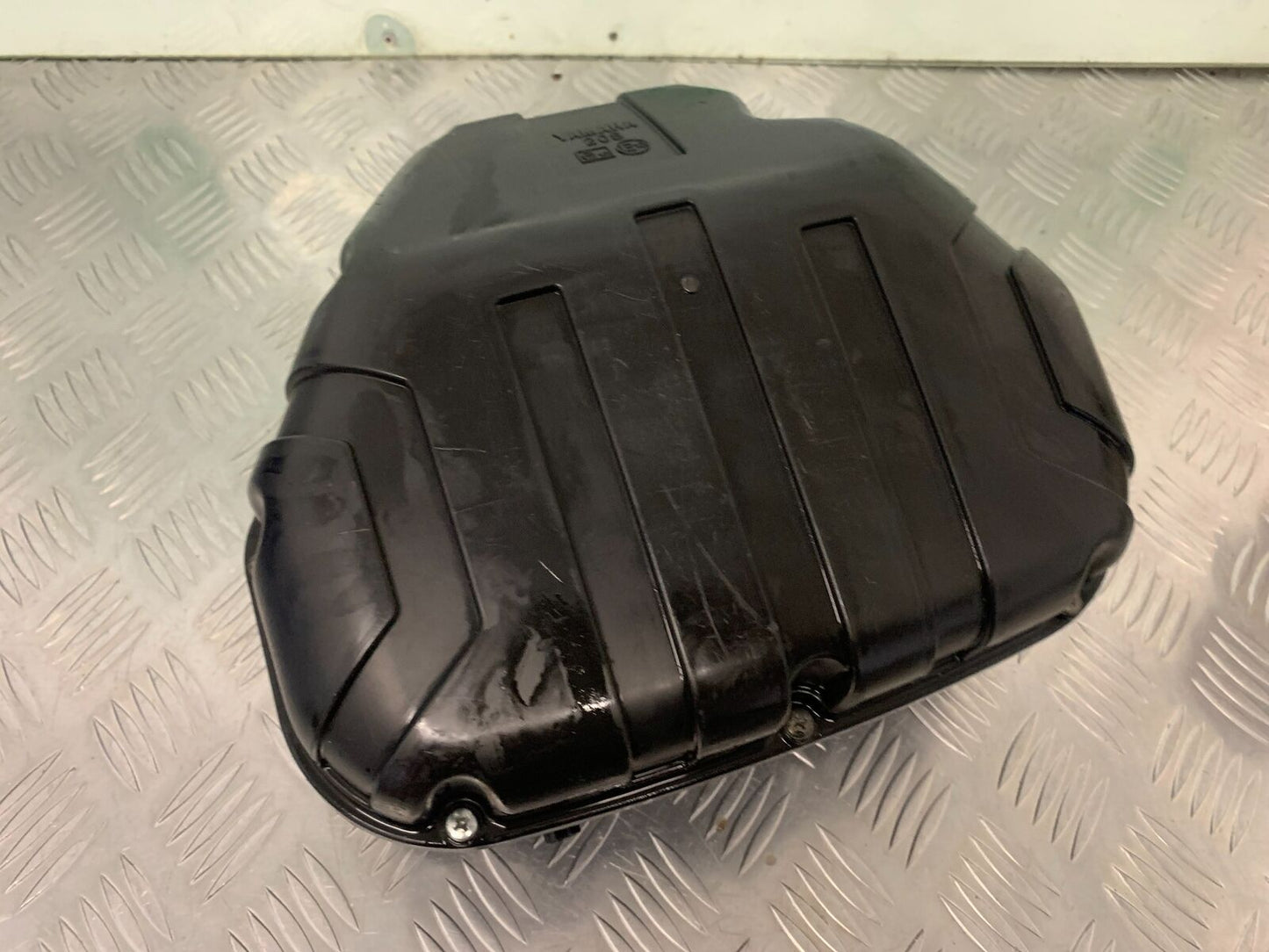 YAMAHA XJ6 XJ6-S AIRBOX   YEAR 2009-2015 (STOCK 991)