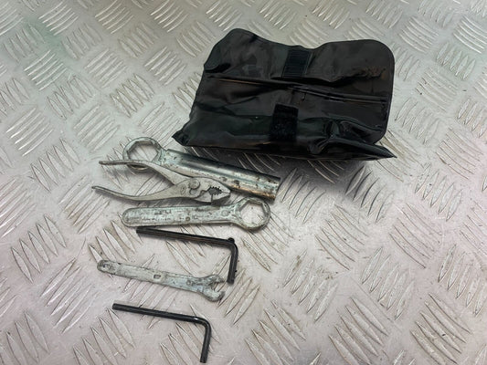 HONDA CBR1100 BLACKBIRD TOOL KIT  YEAR 1999-2005 (CMB1103)
