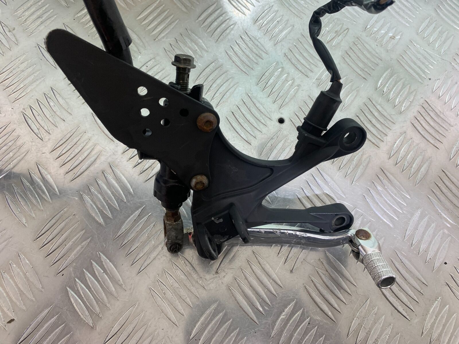 KAWASAKI ZX6R ZX6 R FRONT RIGHT HANGER  YEAR 2007 2008 (CMB1002)