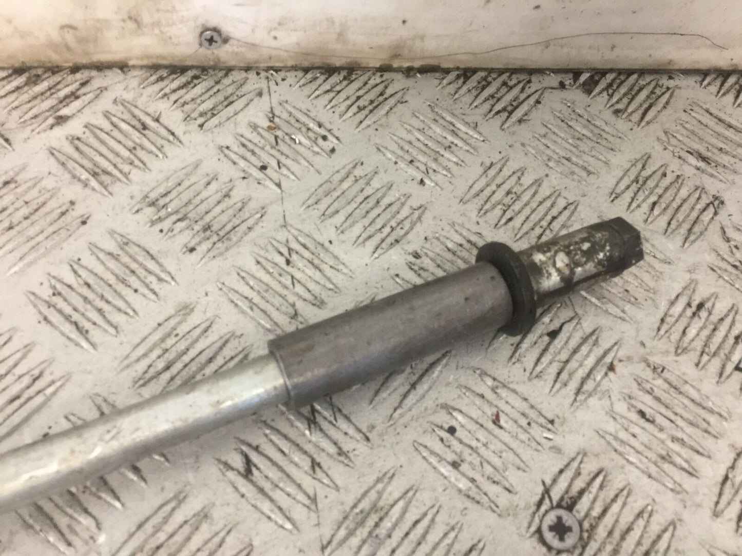 YAMAHA XV535 XV 535 VIRAGO REAR WHEEL SPINDLE  YEAR 1994-02 (STOCK 772)