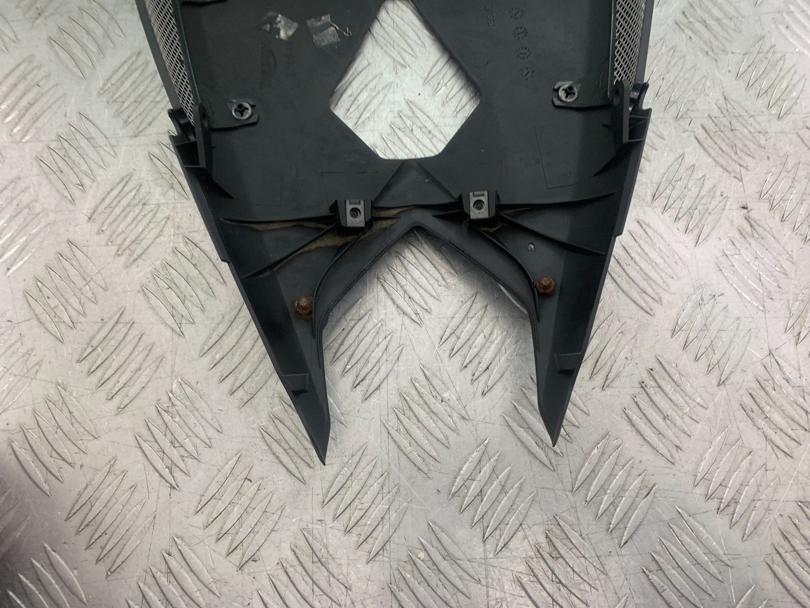 TRIUMPH 675 STREET TRIPLE RX UNDERTRAY   2015- 2017 (CMB1299)