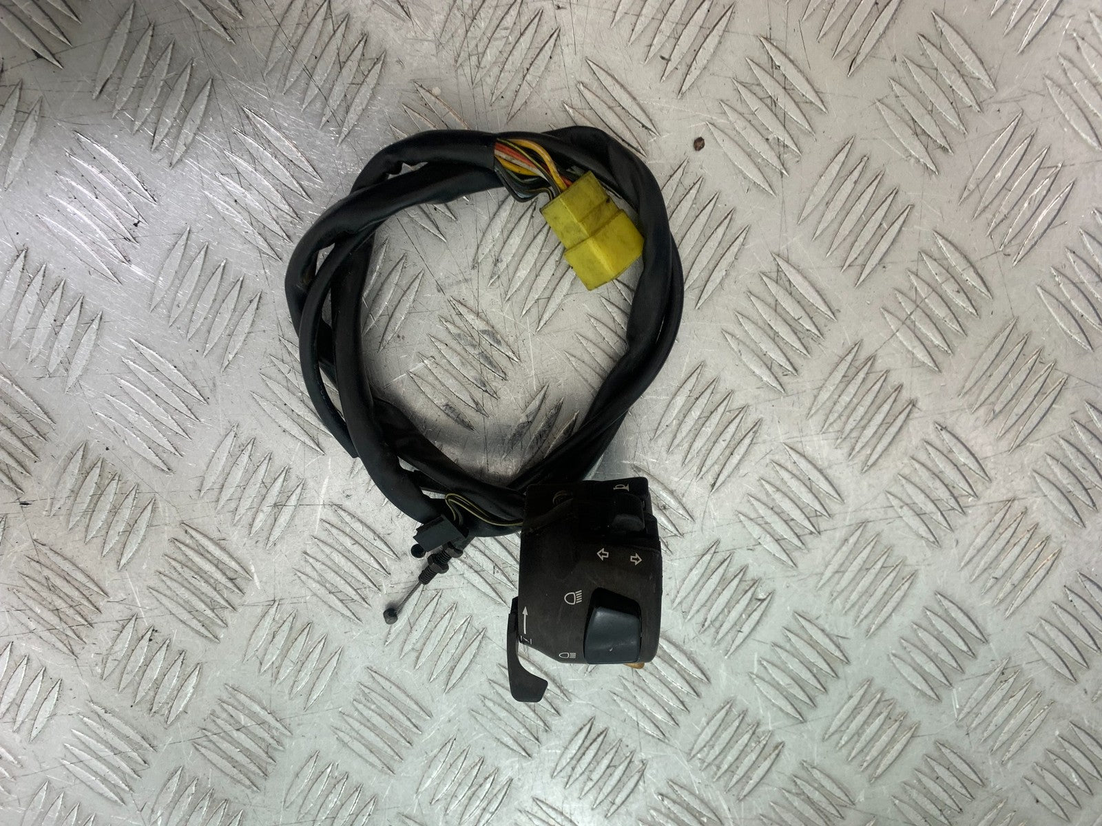 SUZUKI GSXR600 GSXR 600 K1 K2 K3 LEFT SWITCH GEAR   1999-03 (CMB1284)