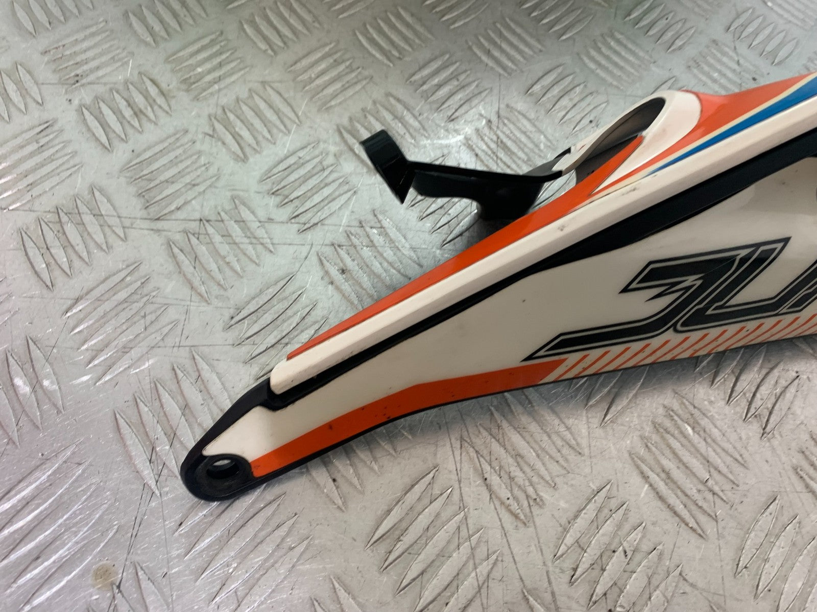 KTM DUKE 125 LEFT SEAT PANEL YEAR 2017-2022 (CMB1222)