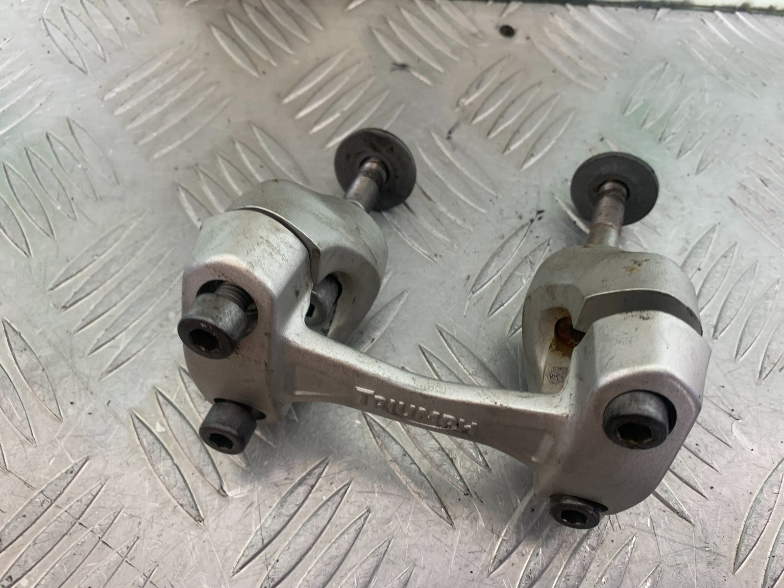 TRIUMPH 675 STREET TRIPLE HANDLEBAR RISERS   2013-2016 (CMB1186)