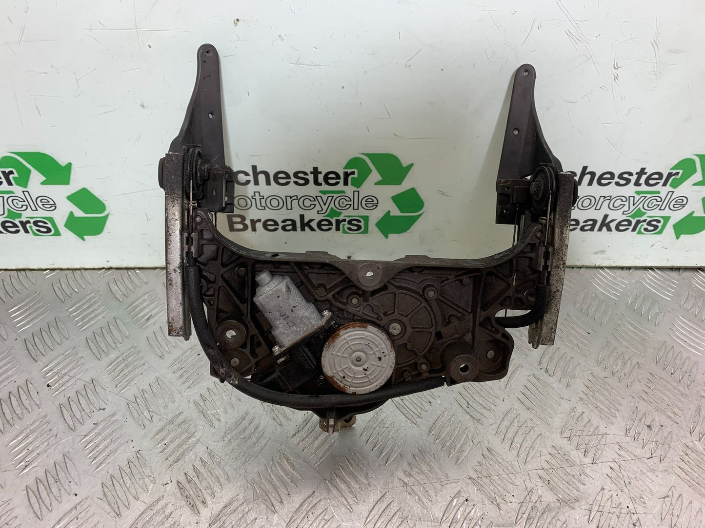 KAWASAKI GTR1400 GTR 1400 SCREEN MOTOR AND BRACKET  YEAR 2007-2009 (CMB1306)