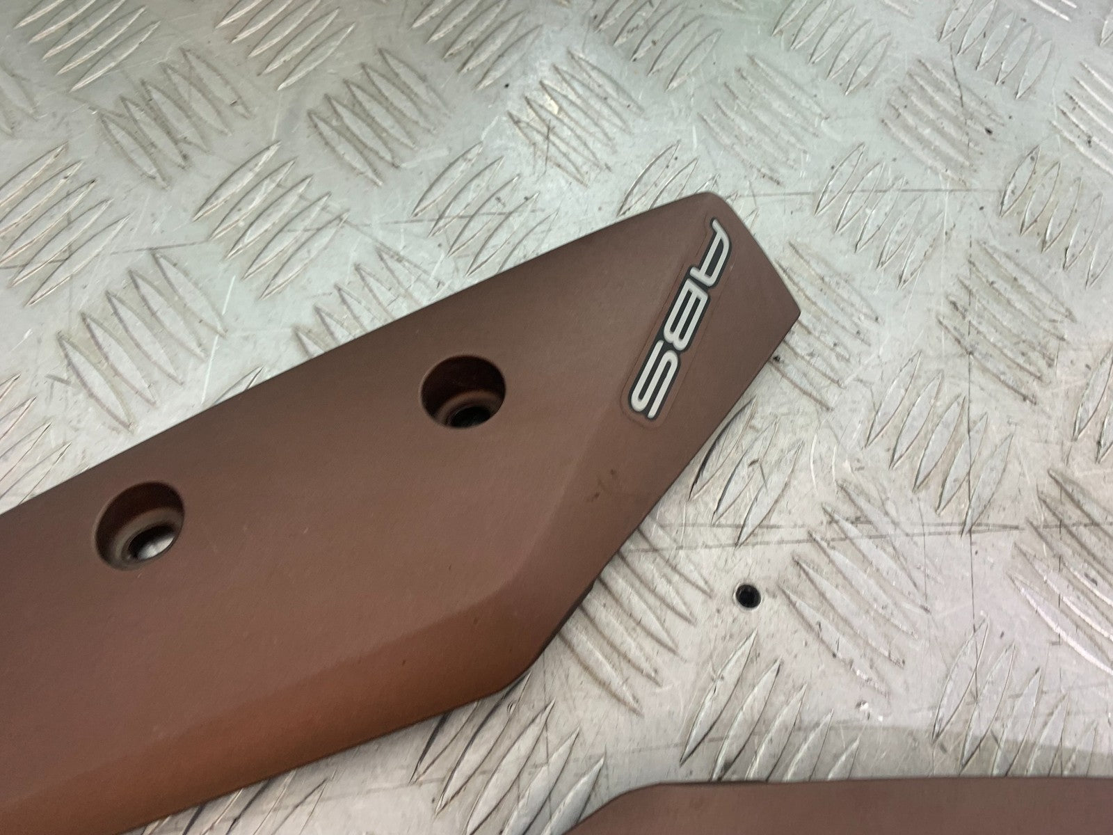 YAMAHA XMAX 300 LEFT AND RIGHT INFILL PANELS   YEAR 2017-2020 (CMB1218)
